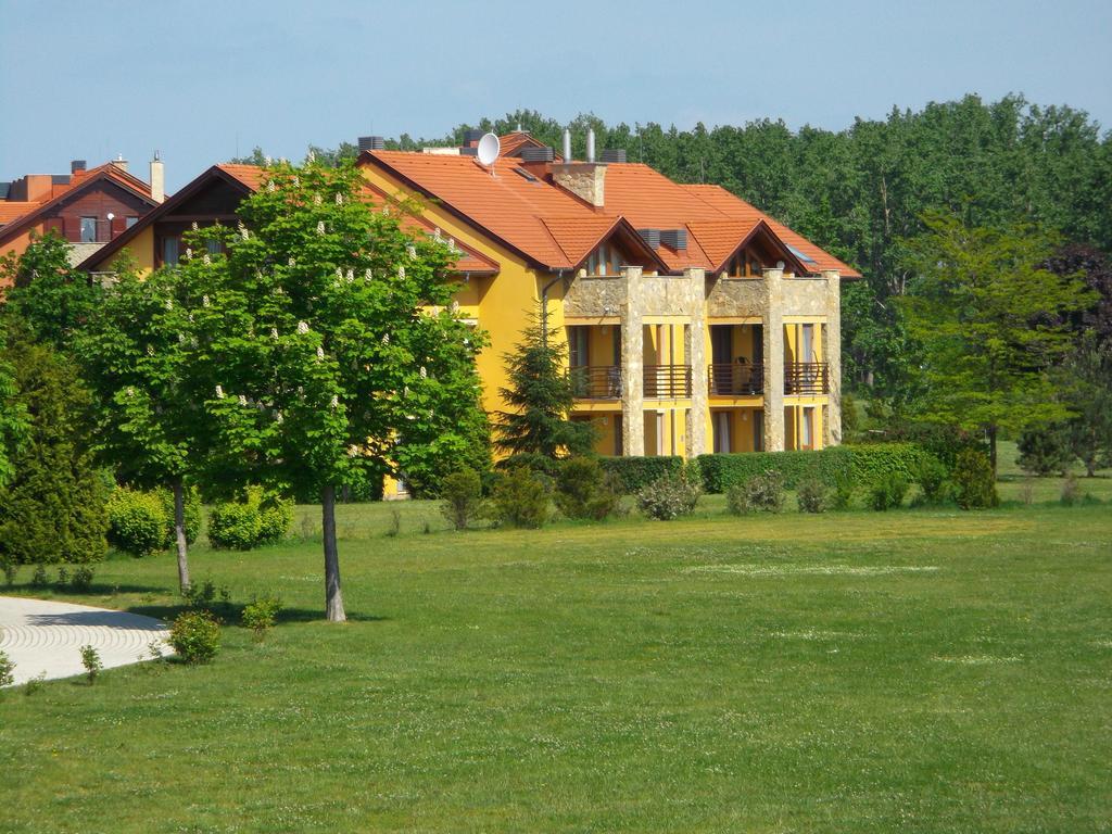 Birdland Panorama Apartman Bük الغرفة الصورة
